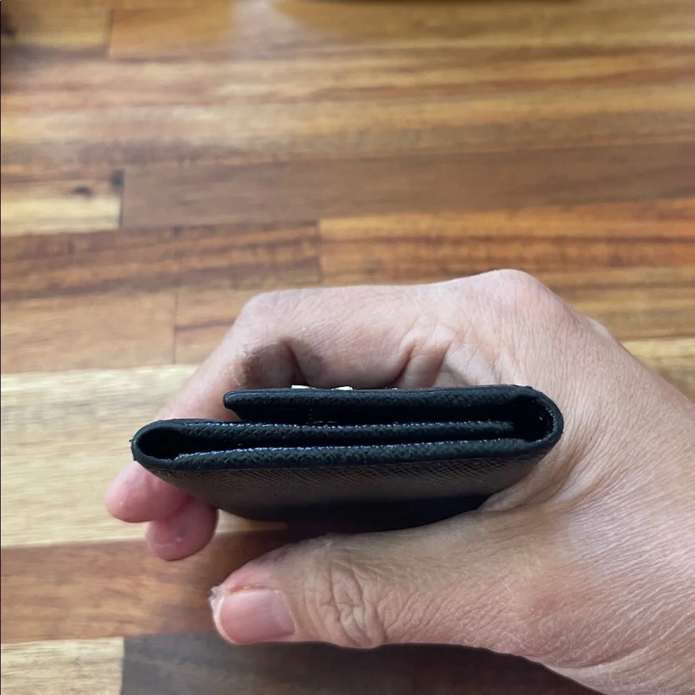 Prada Authentic Vintage Black Leather Saffiano 6 Key Holder Case. 23 - Picture 5 of 8